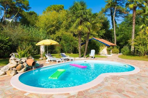 Anglet Villa | Villa charmante 3 étoiles à Biarritz Anglet, piscine privée et jardin.