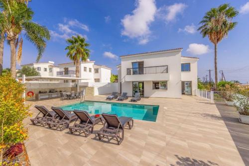 Peyia Town Villa | Villa Christina Coral