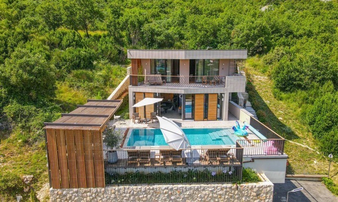 Rozat Villa | Villa Circe - Three Bedroom Villa, Sleeps 6