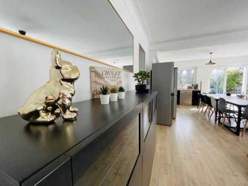 Cholet House | VILLA CITY GARDEN - Maison Spacieuse et Jardin - Proche Centre ville