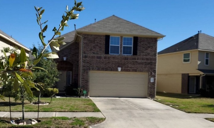 Central Southwest House | Villa City Park Near Texans Stadium, Downtown, and Houston Medical Center