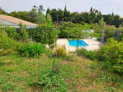 Saint-Cyr-sur-Mer Villa | VILLA climatisée, avec 3 Chambres , Piscine, et terrain arboré