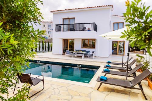 Peyia Town Villa | Villa Cloxania Coral