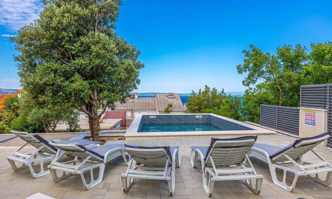 Klenovica Villa | Villa comfortably furnished with pool