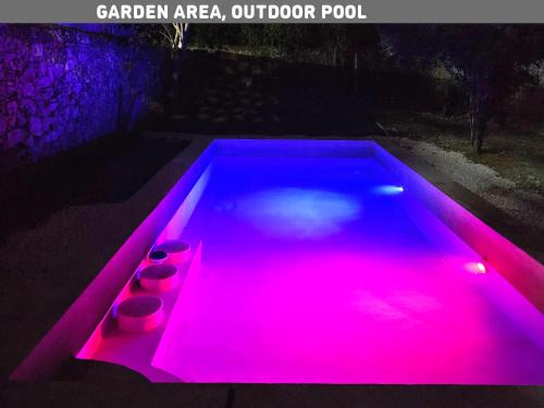 Centro Bed & Breakfast | Villa con piscina para 6 personas en camas y 2 Hamacas Ado 69