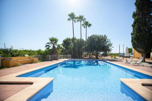 Picasent Villa | Villa con piscina y barbacoa para 13 personas cerca del metro
