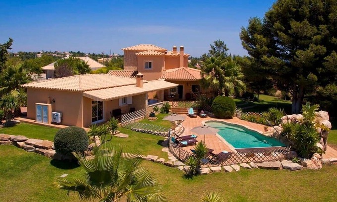 Carvoeiro Villa | Villa Concha - Wonderful 6 bedroom villa, fenced in pool, outside bar, close to