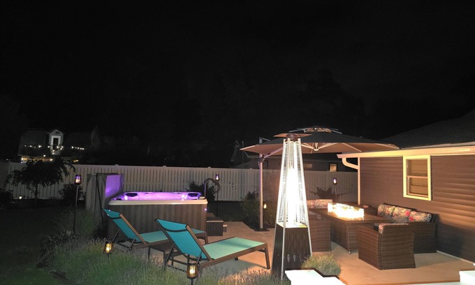 Del Haven House | Villa Cottage w/Hot Tub+Fenced Yard–Pet-Friendly!