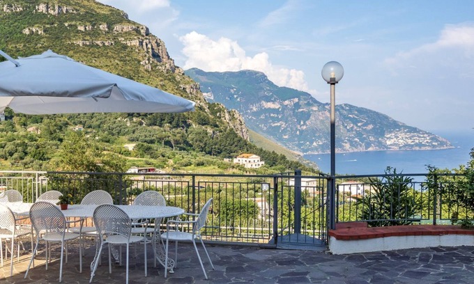 San Pietro Villa | Villa Cristina with 3 bedrooms and free parking