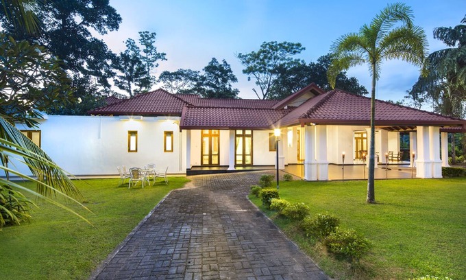 Kaduwela Villa | Villa Crystals - Private Luxury villa with pool close to Colombo city