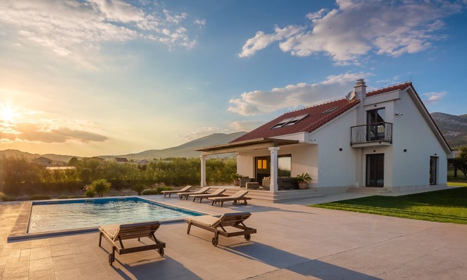 Rudine Villa | Villa Cvita with big pool near Split and Trogir