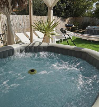 Beziers Villa | Villa d'Aqui, cosy, piscine, jacuzzi