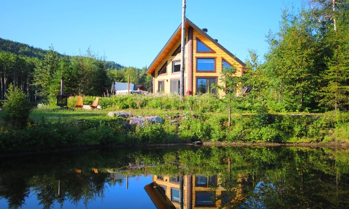 Saint-Simon Ski Chalet | Villa du Renard, Beautiful, Private Jaccuzi, acces St-Laurence river.
