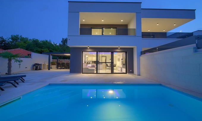 Klimno Villa | Villa Dama with heated pool and Seaview