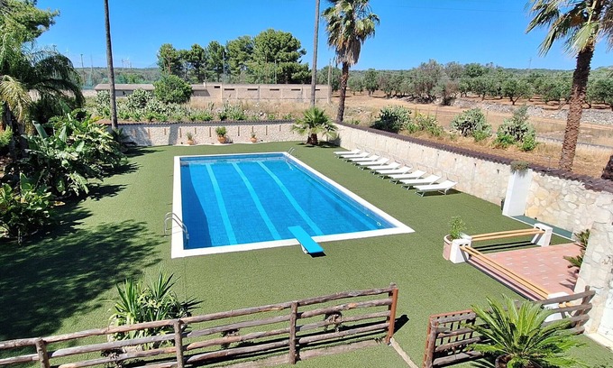 Villa Castelli Villa | Villa 'Dany with Pool' with Private Pool, Wi-Fi and Air Conditioning