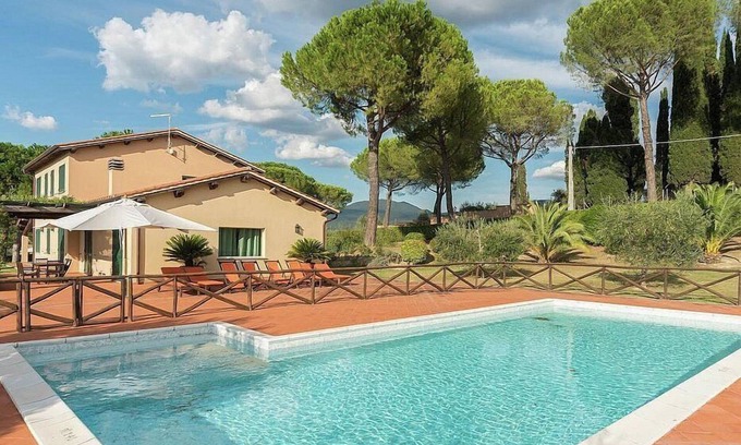 Quartaccio Villa | Villa Darlena: A splendid and luminous two-story villa surrounded by meadows and by green hills, with Free WI-FI.