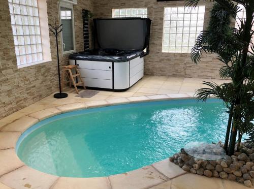 Villemeux-sur-Eure Villa | Villa de 4 chambres avec piscine privee sauna et jardin clos a Villemeux sur Eure