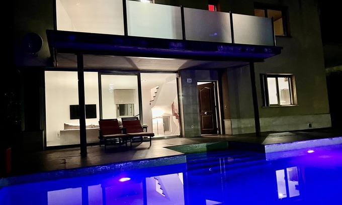 Boo Villa | Villa de Diseño con Piscina, Jardín & BBQ