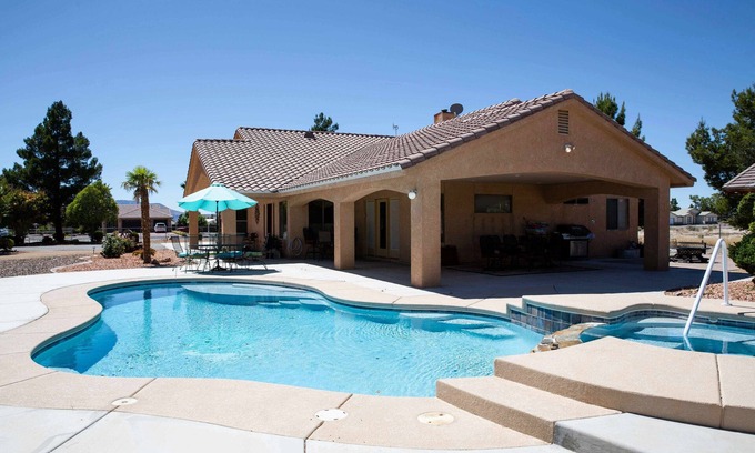 Pahrump House | VILLA DE FLORENZA custom home with pool and jacuzzi on fenced acre