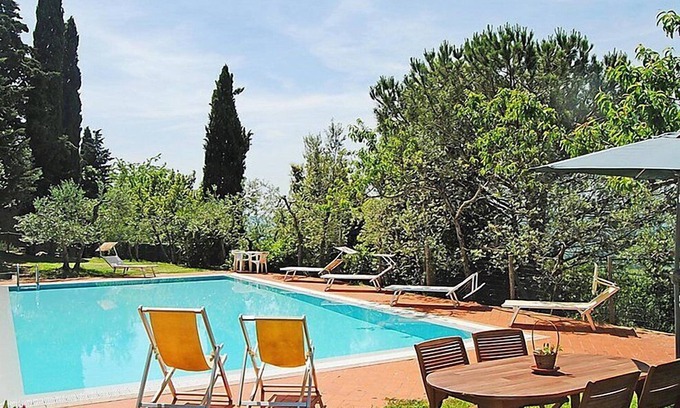 Loro Ciuffenna Villa | Villa del Nibbio: A characteristic and welcoming two-story age-old farm house located in an isolated position, on the slopes of a hill which is covered with olive groves, with Free WI-FI.