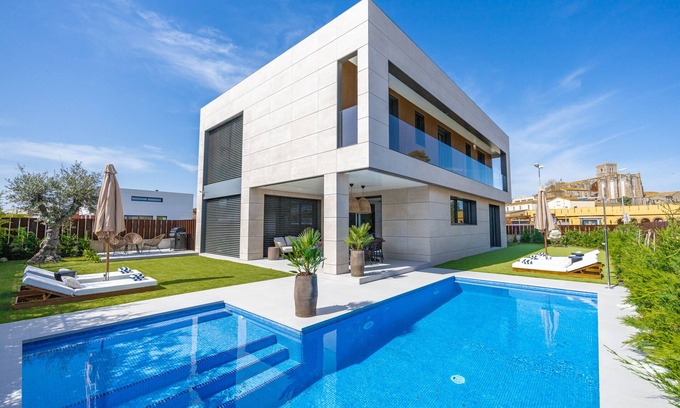 Castello d'Empuries Villa | Villa de Lujo en Costa Brava, 5 Min. de la Playa