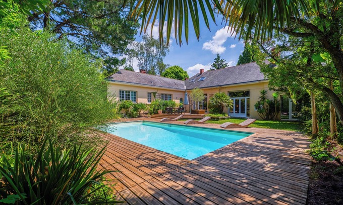 Nantes Villa | Villa de la Plume - 8 rooms and 15 travellers in Nantes