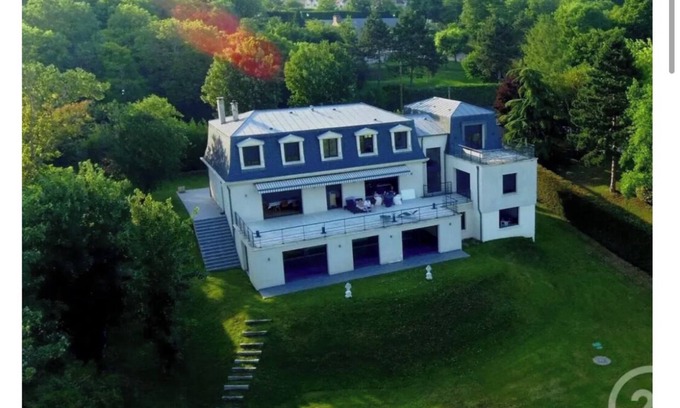 Le Mesnil-le-Roi House | Villa de Luxe