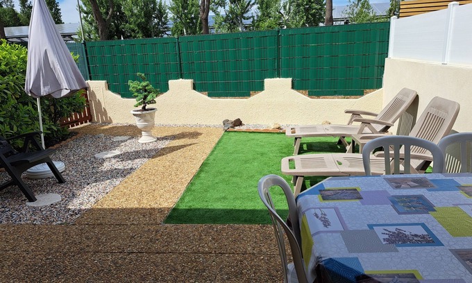 Vias Villa | Villa de Vacances Climatisée Avec Terrasse et Parking Proche des Plages