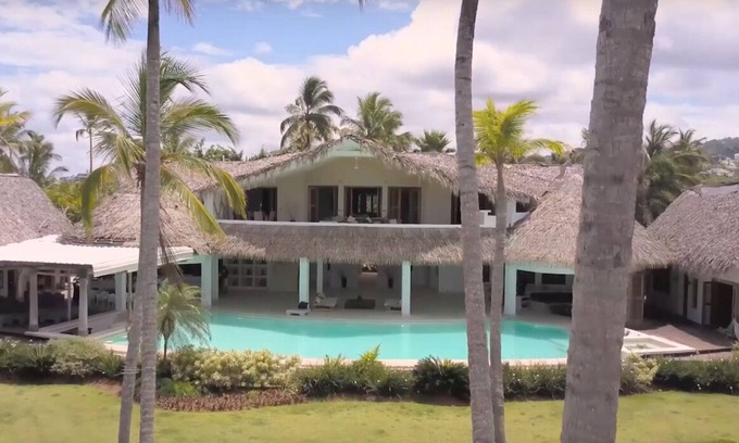 Las Terrenas Villa | Villa del Mar, Luxury villa on the beach,13 bedrooms, pool, jacuzzi, full staff