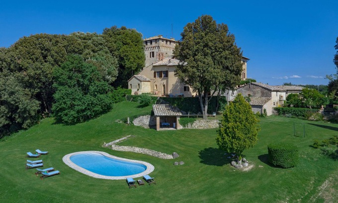 Buonconvento Villa | VILLA DEL PARCO - Eight Bedroom Villa, Sleeps 22