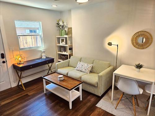 Meadowlawn Apartment | Villa del Sol St Pete