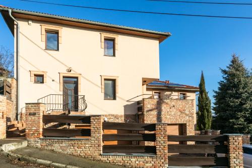 Pecs Villa | Villa della Vita