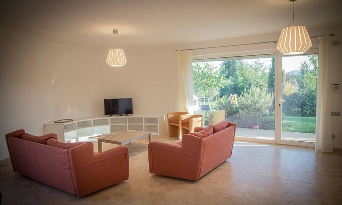 Sarzana House | Villa Diana with garden near the station x the 5terres within walking distance of the sea