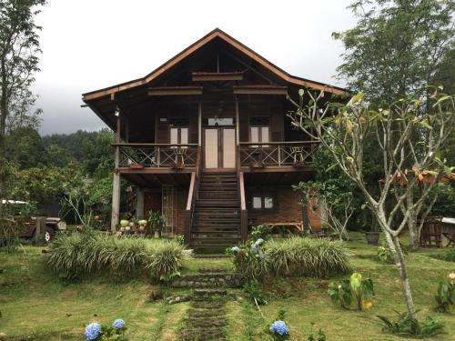 Tenjolaya House | Villa Diantie
