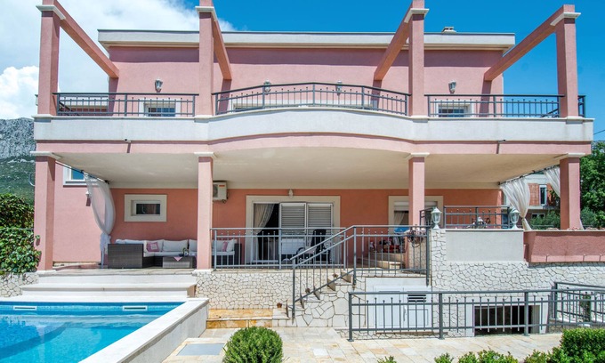 Kastel Sucurac House | Villa Dita - with a pool close to Split
