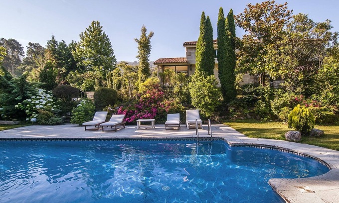 Gondomar Villa | Villa Donas in the Rias Baixas between sea and mountain with saline pool.