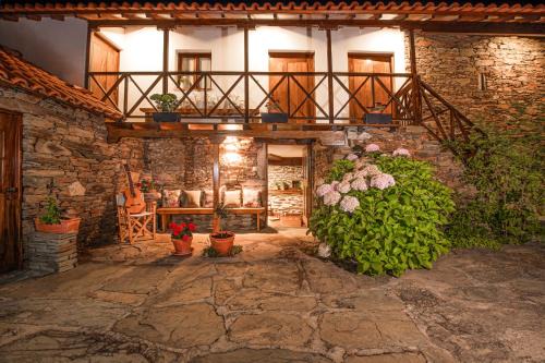 Monaco House | Villa Dos Cedros