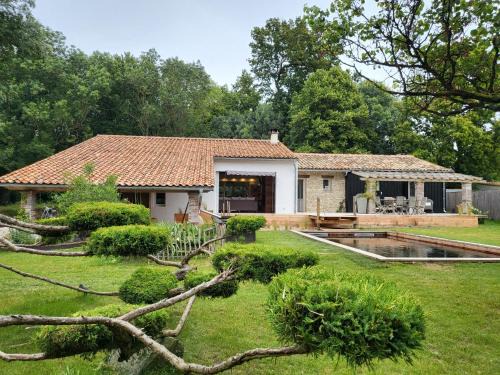 Saint Laurent de la Pree Bed & Breakfast | Villa du Bois des Écureuils
