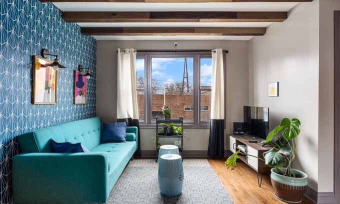 Bronzeville Apartment | Villa Dubois 3 Bedroom Suite -2