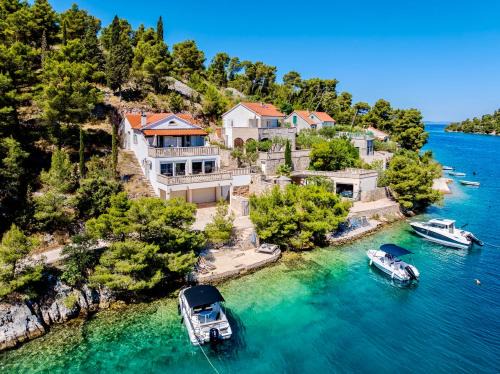 Bobovisca Apartment | Villa Dupin Oceanfront with boat dock