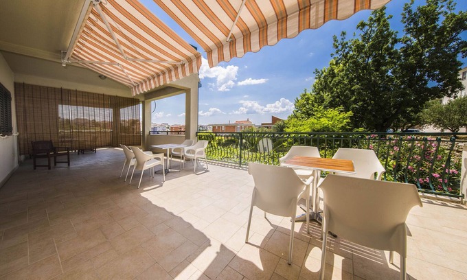 Podstrana Villa | Villa Dvori Viškovi-Seven Bedroom Villa with Swimming Pool