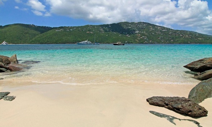 Estate Peterborg Villa | Villa Eau Claire - Magens Bay Affordable Beachfront Villa