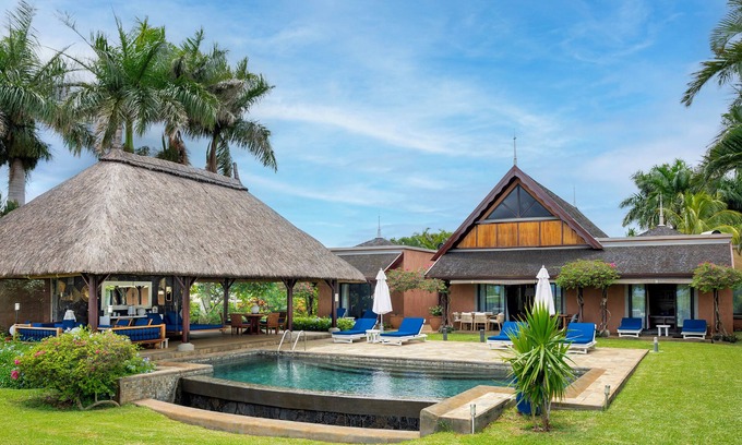 Albion Villa | Villa Ebony - Tropical Design with Ocean View, West Coast