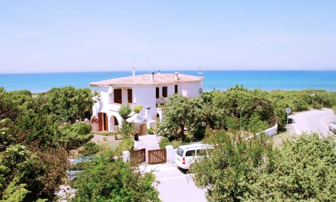 Platamona Villa | Villa Eden Beach, for 10 people, 50 meters from the beach, with garden