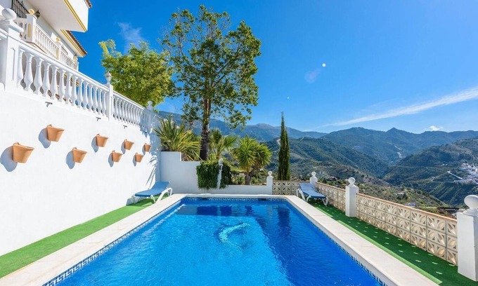 Canillas de Albaida Villa | Villa El Puerto de Canillas Canillas de Albaida by Ruralidays
