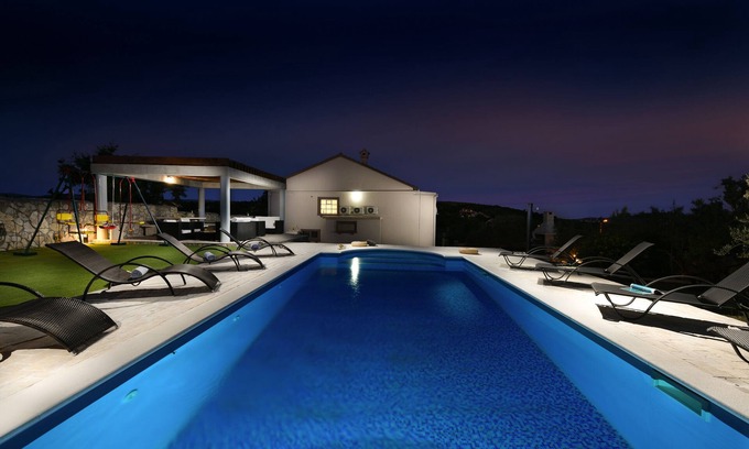 Benkovac Villa | Villa Elder, 4 bedroom, 10 people, private pool, large terrace, barbecue