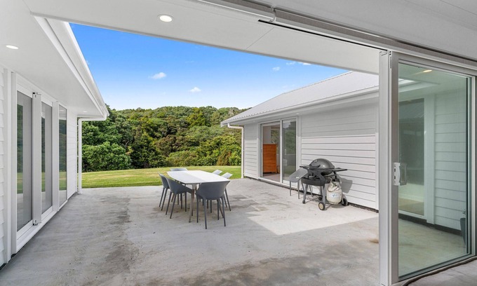 Langs Beach House | Villa Elena - Brand new, sunny, well-appointed holiday home, walking to beach
