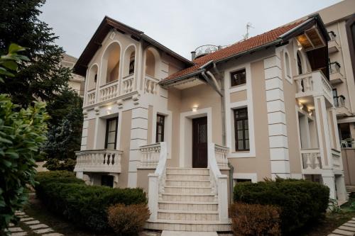 Florina Villa | Villa Emerald