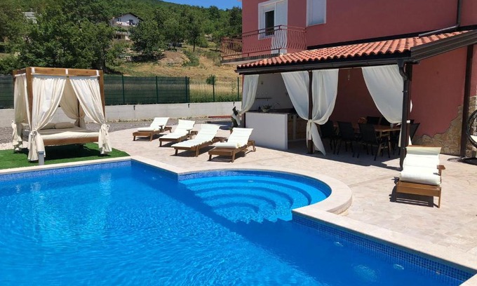 Trn Villa | Villa Emili