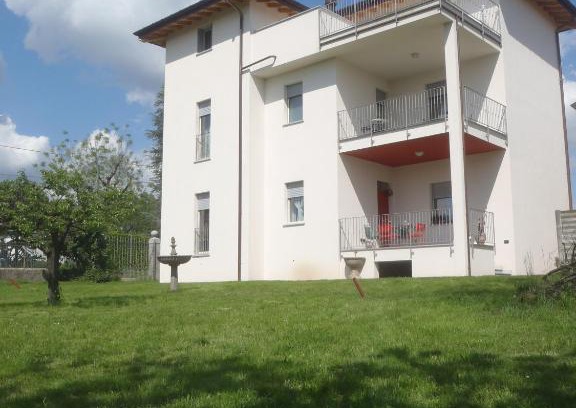 Castronno Bed & Breakfast | Villa Emilia